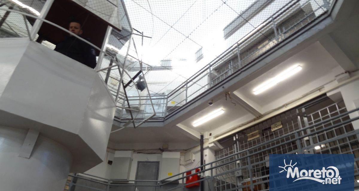 Надзирателите от варненския затвор излязоха на протест с искане за