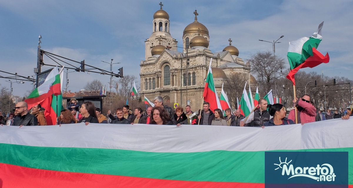 С тържествено издигане на националното знаме полагане на цветя мотообиколка
