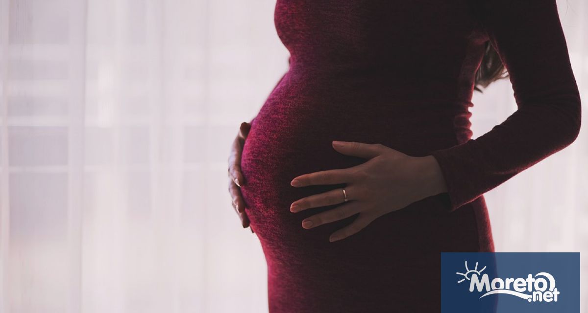 Здравно неосигурените бременни жени вече имат право на 4 безплатни