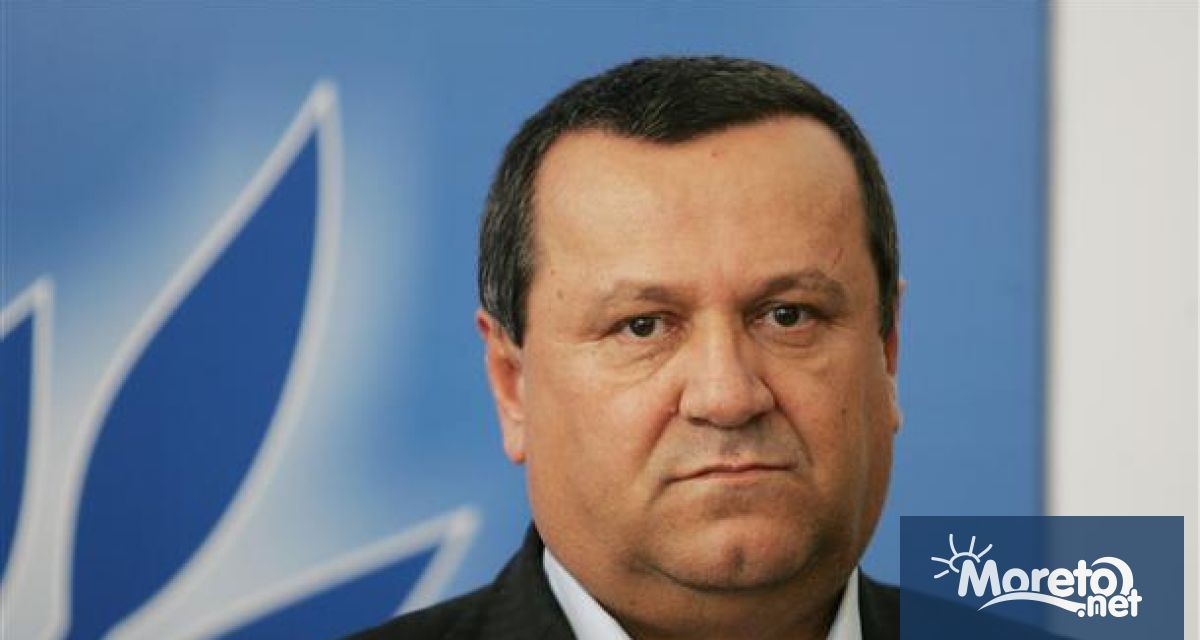 Парламентът освободи депутата Хасан Адемов от парламентарната група Алианс за