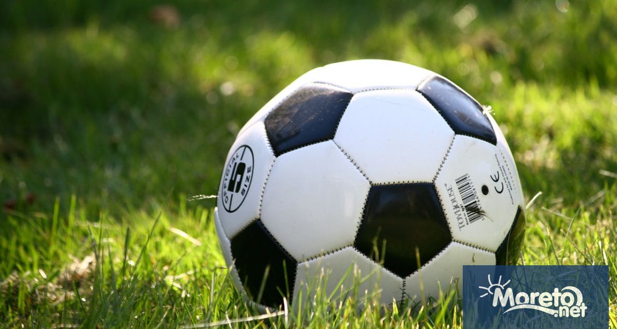 Националният отбор на България по футбол загуби три позиции в