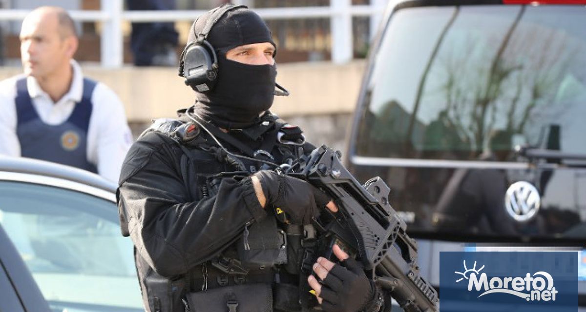 МВР обяви че засилва мерките за сигурност Полицаи и жандармеристи