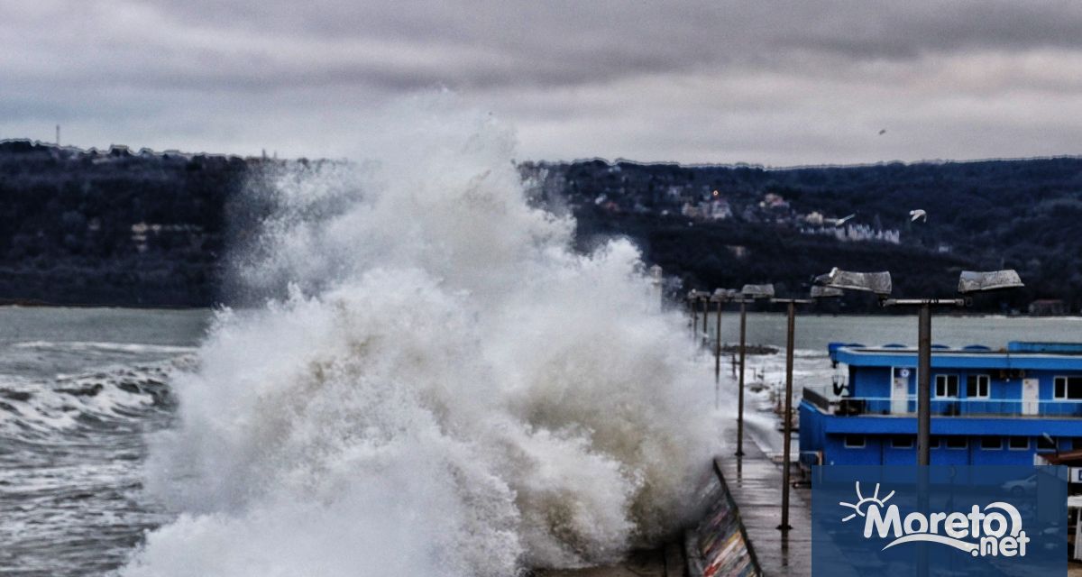 През следващото денонощие с умерен и силен север северозападен вятър ще