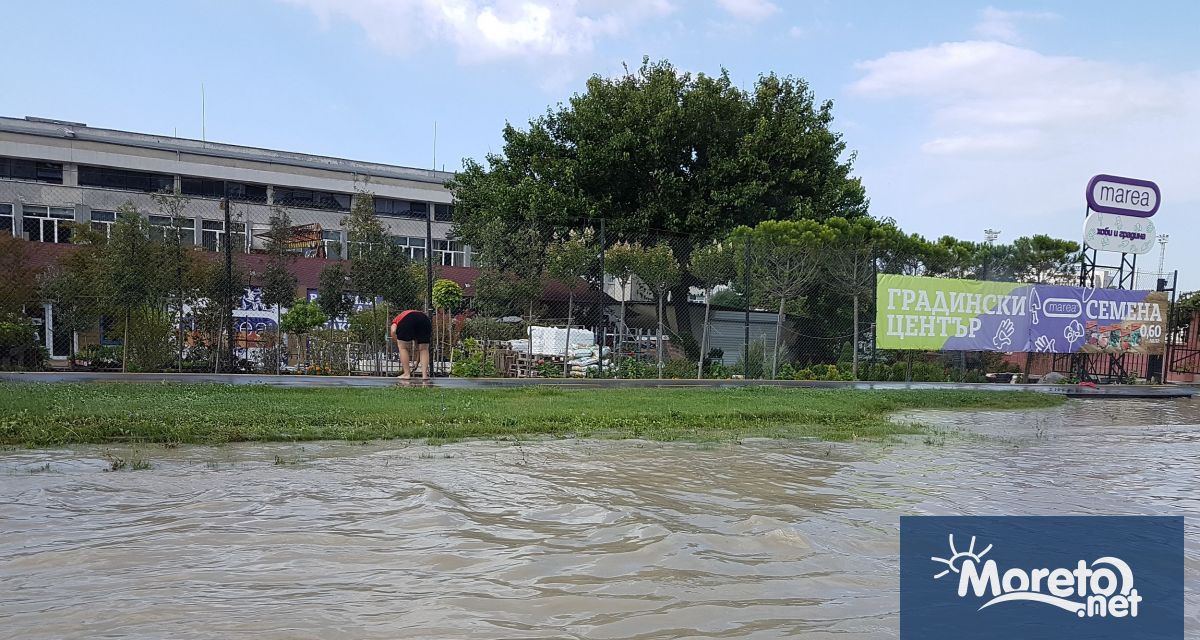 Изграждане и подмяна на километри основен водопровод по протежението на