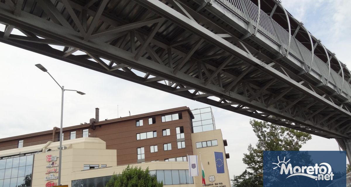 Ученик от 6 клас и 17 годишен младеж са увредили асансьорна