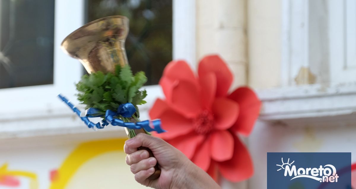 Новата учебна година твърдо започва на 15 септември Но продължават