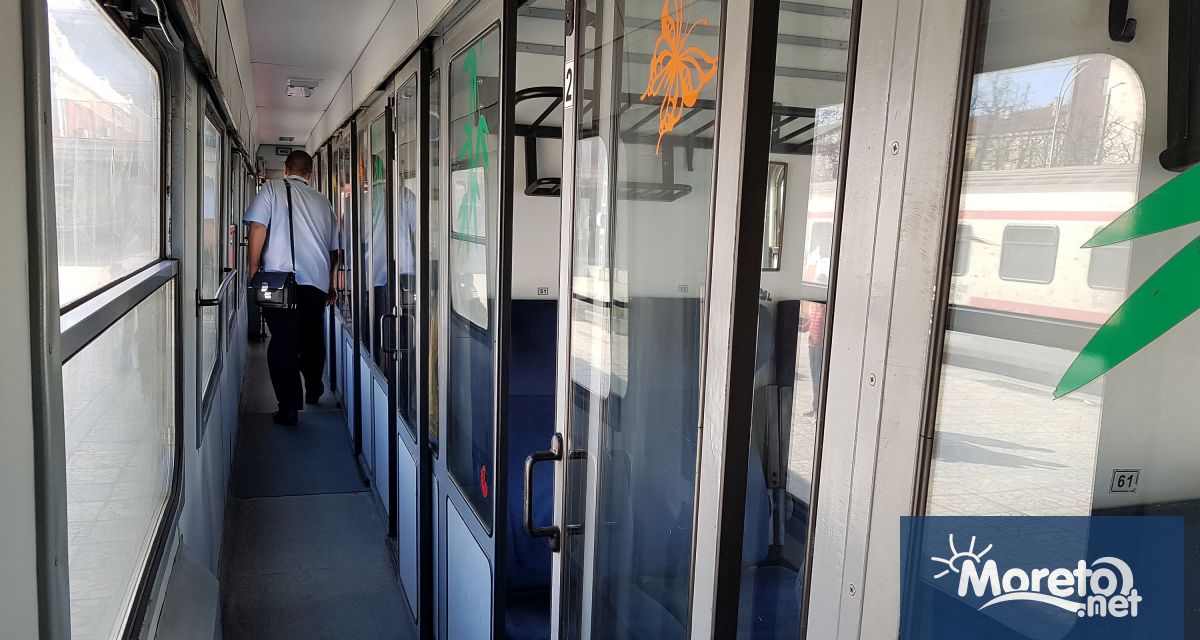 Вагон от бързия влак 8610 пътуващ от Бургас за София