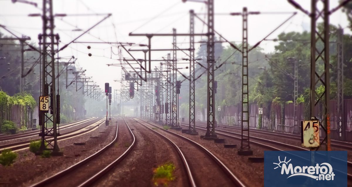 Пътнически влак е ударил лек автомобил край Елин Пелин Инцидентът