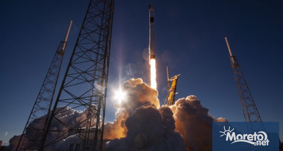 Двама американски астронавти които пристигнаха на Международната космическа станция на