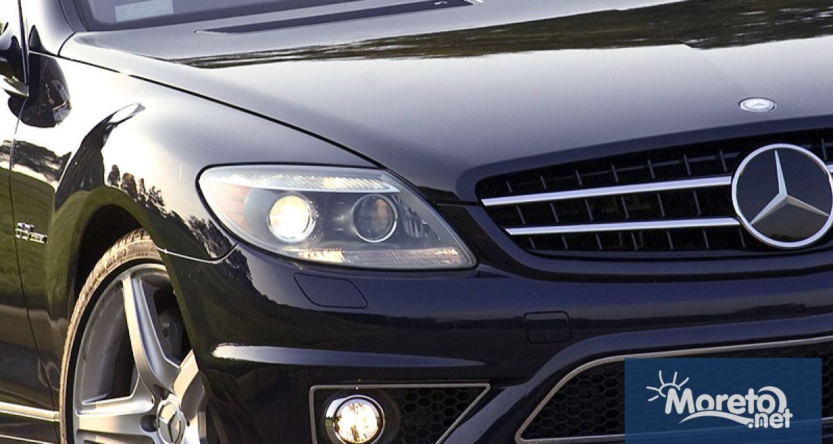 Германският автомобилен производител Mercedes Benz изтегля почти 1 милион по стари превозни