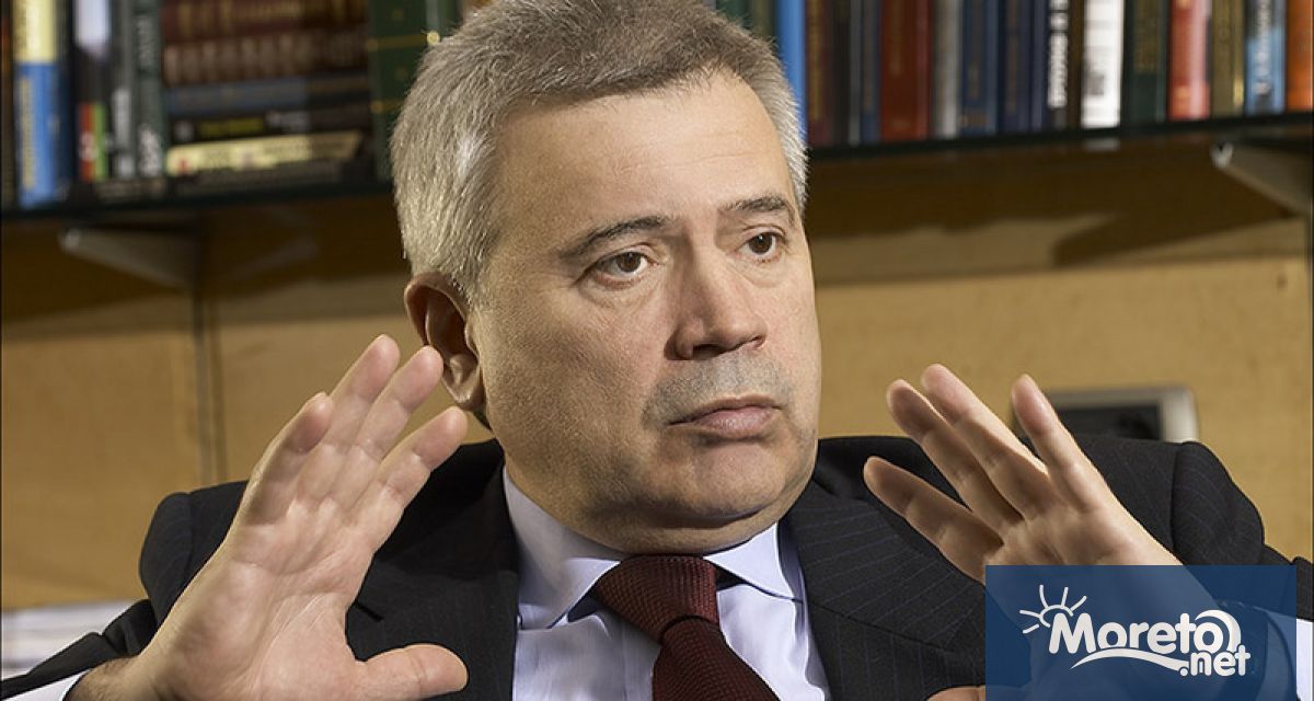 Шефът на Лукойл Вагит Алекперов обяви че напуска компанията на