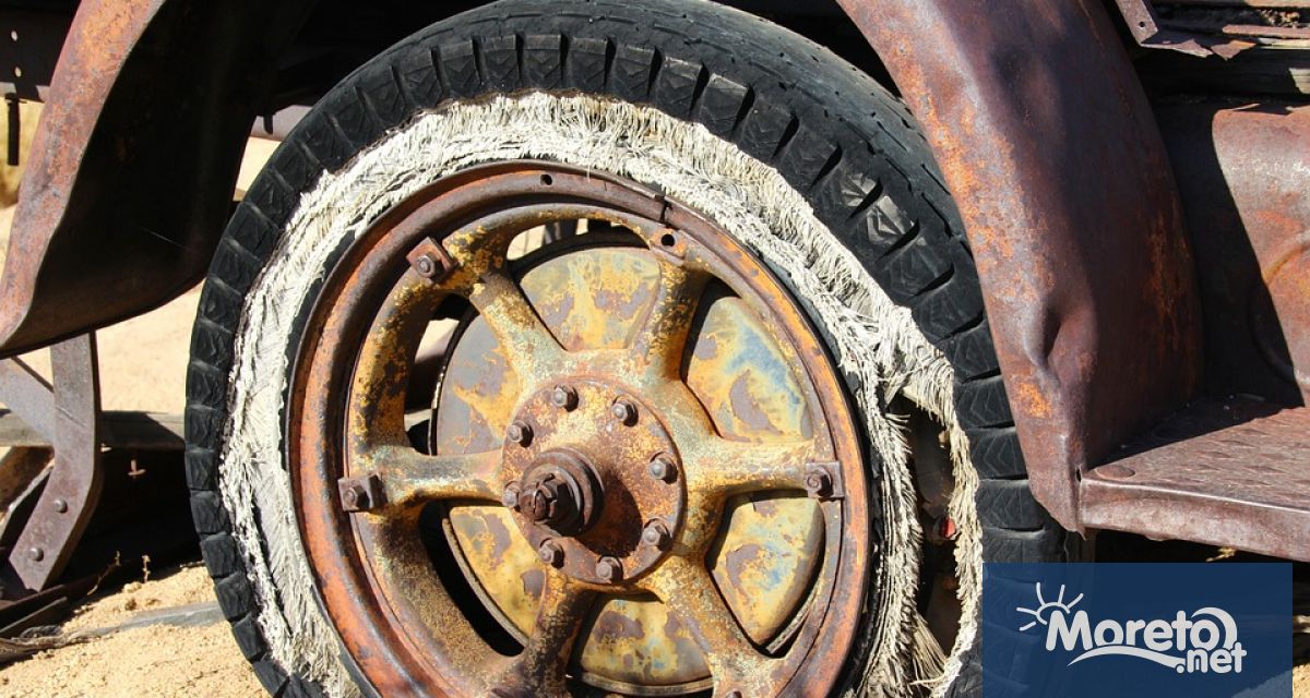 Продължава премахването на неупотребявани коли паркирани по улиците във Варна През