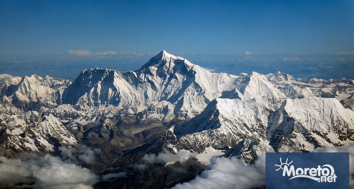 Най малко седем души са загинали при лавина в района на