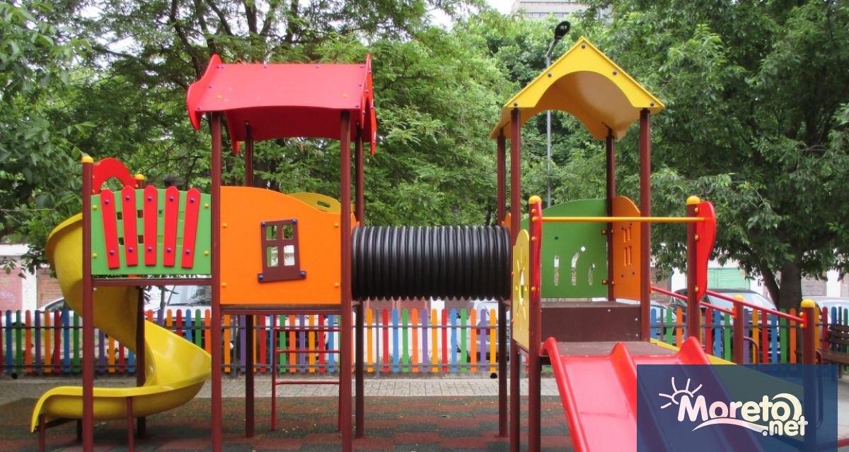 Комбинирана детска площадка която да може да се използва и
