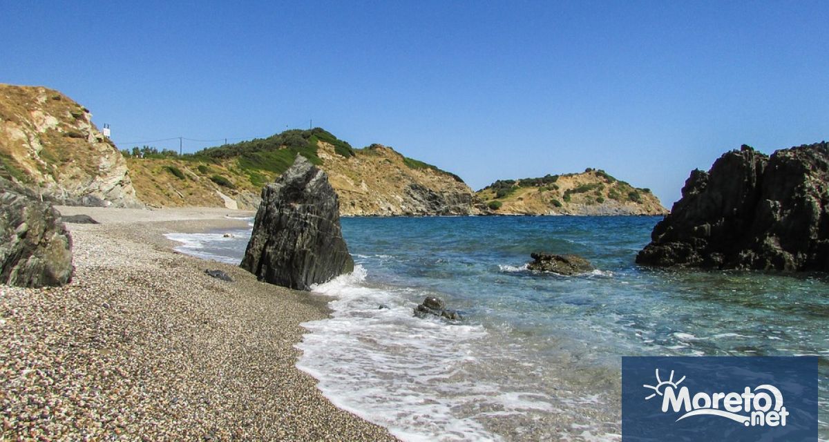 Два пакета с кокаин бяха изхвърлени от морето на брега