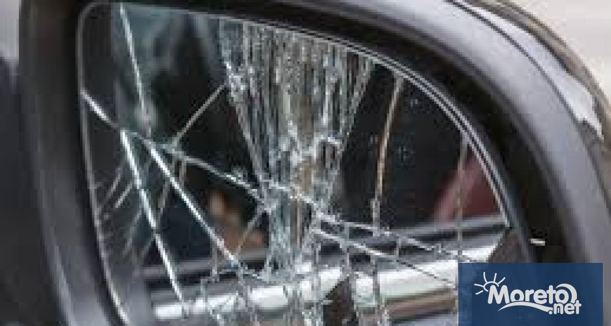 Районният съд във Варна осъди 47-годишен мъж изпочупил огледала на