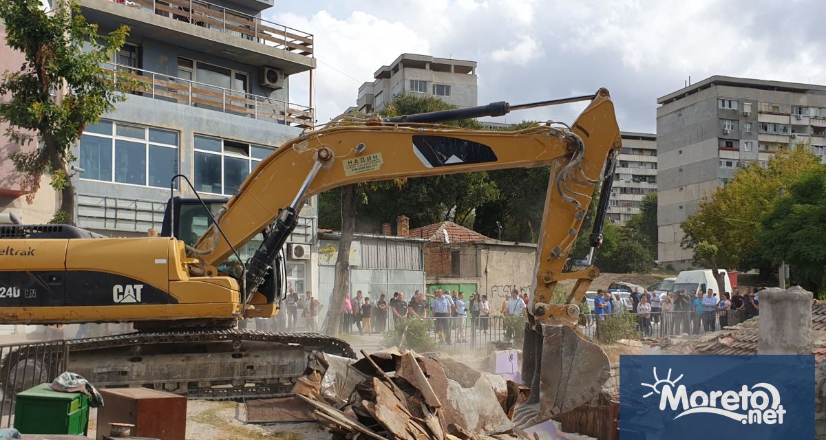Тече процедура за събарянето на 50 незаконни постройки в Максуда