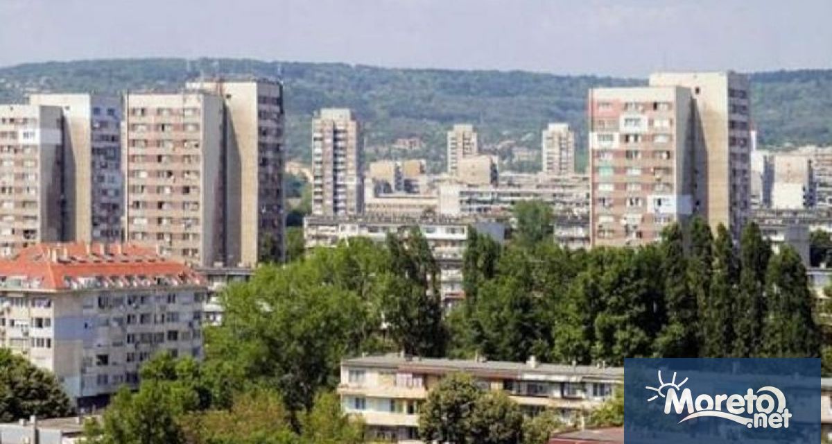 Пет междублокови пространства в три района на града ще бъдат