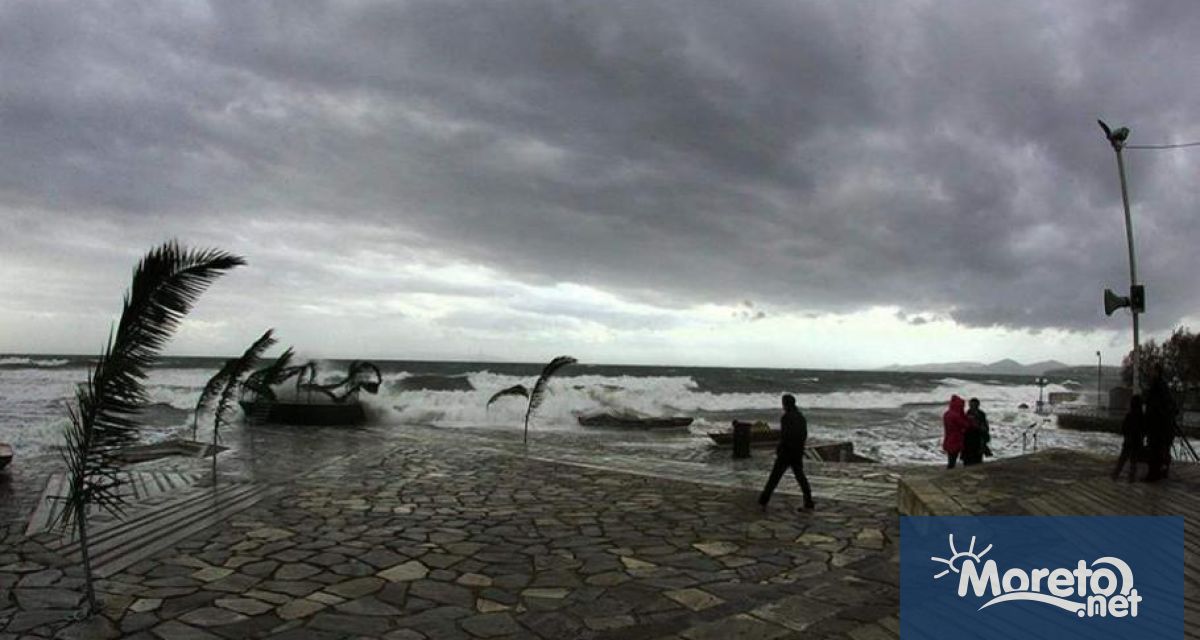 Лошото време в Гърция предизвика наводнения и затруднения в трафика