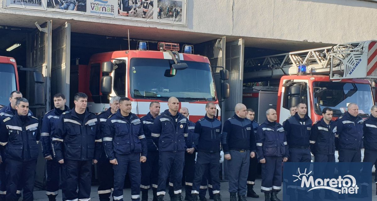 Десет пожарникари от Варна са в готовност да заминат да