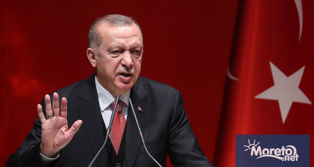 Досегашният президент на Турция Реджеп Тайип Ердоган получава 52 18 на