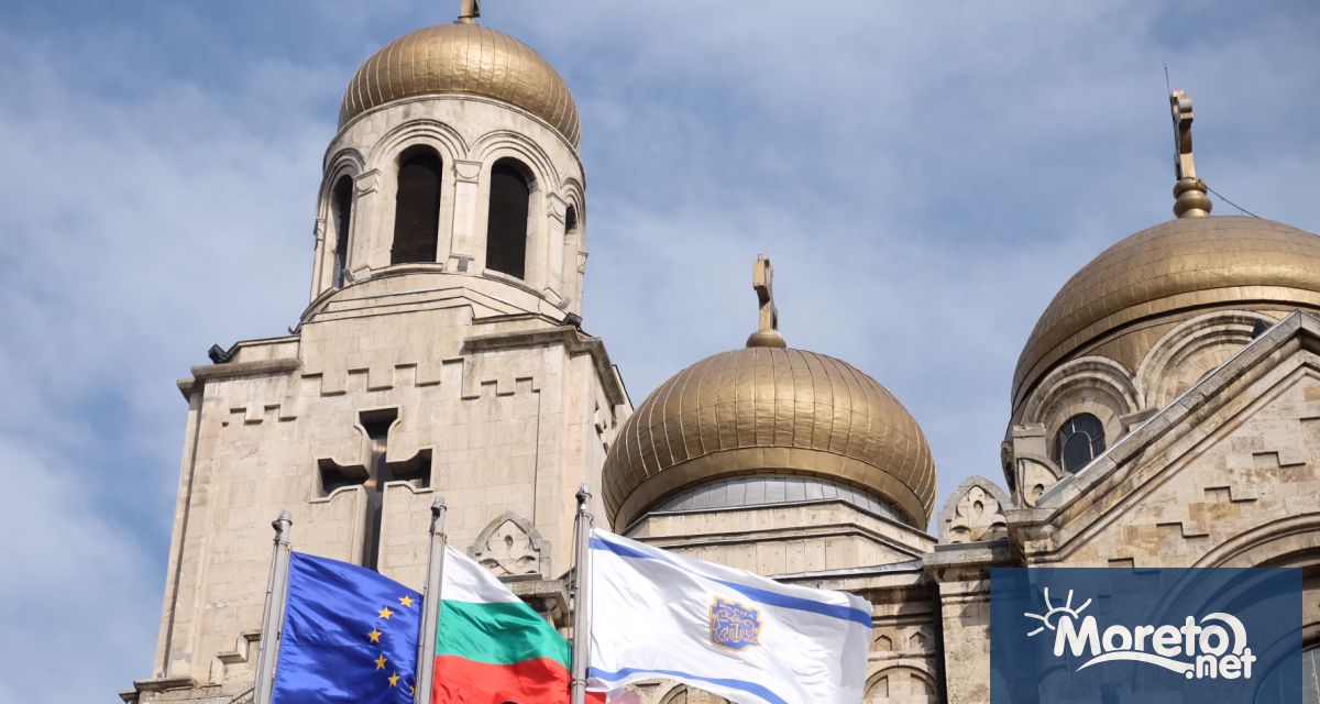 С тържествено издигане на националното знаме полагане на цветя мотообиколка