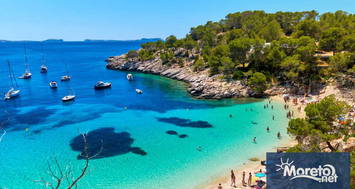 Чуждестранните летовници държат испанците далеч от техните слънчеви плажове поради