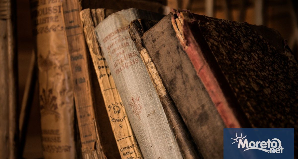 1493 г – По време на второто си плаване до