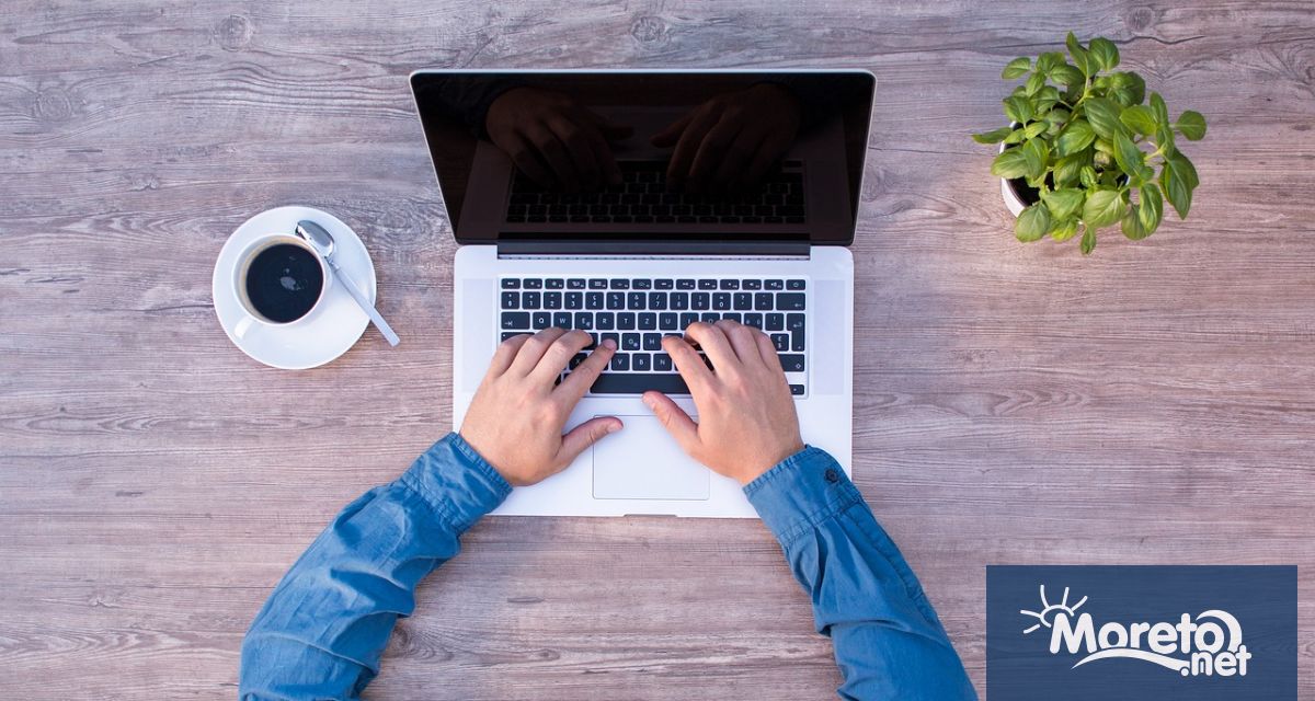 Близо три четвърти от служителите във Великобритания използват инструменти с