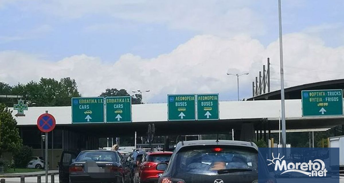 Продължава да е интензивен трафикът към Гърция през ГКПП Кулата