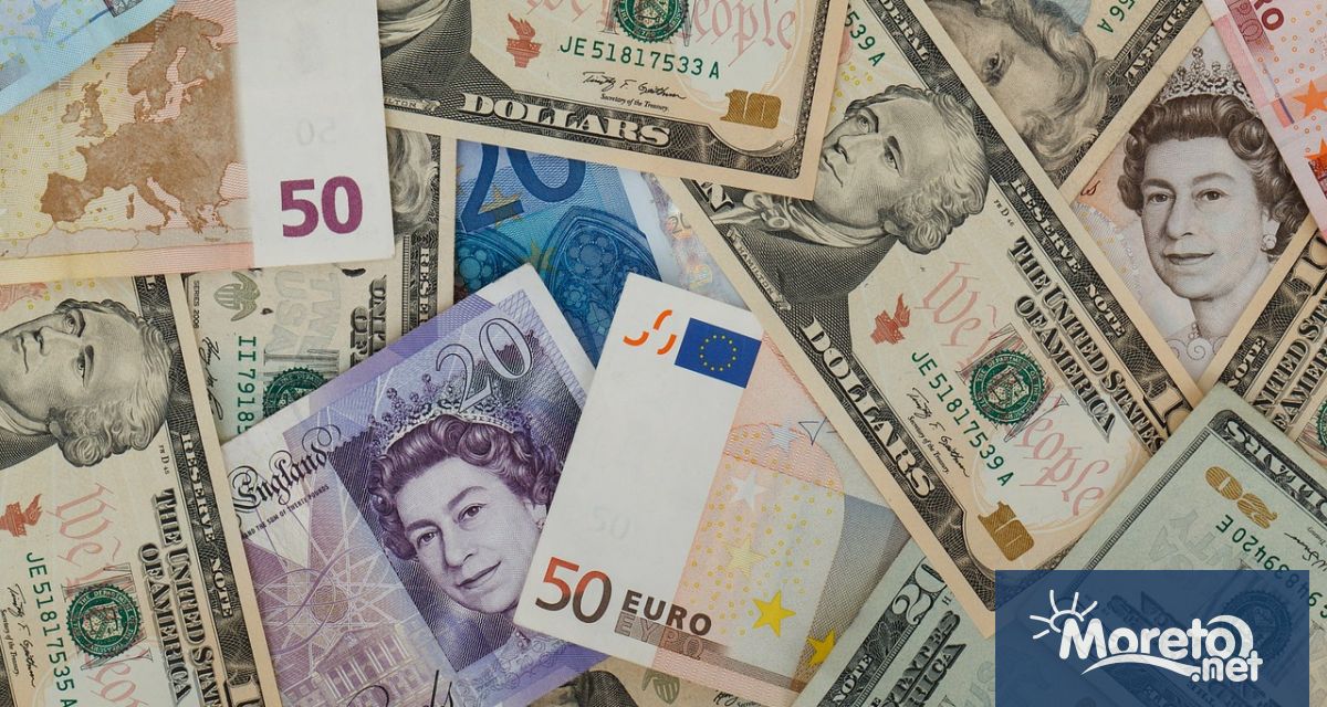 Валутни сметки в долари и в евро, открити от Международния