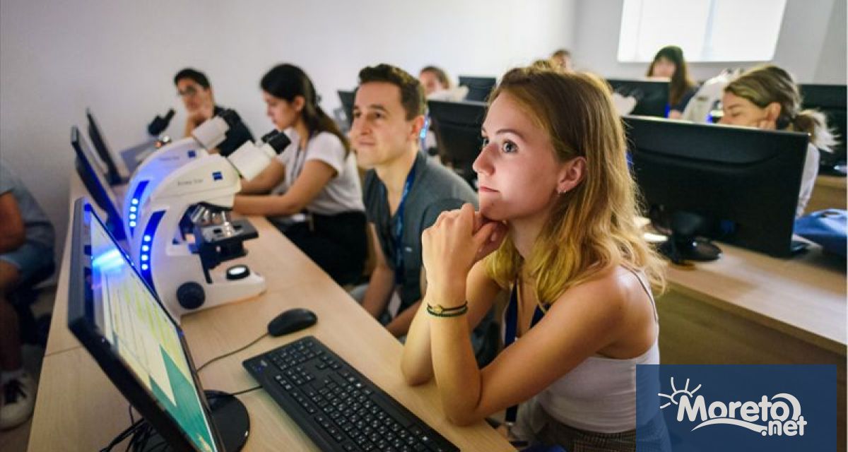 По високи стипендии ще получават студентите при провеждане на студентска практика