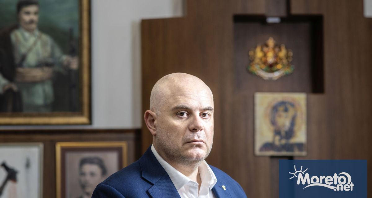 Главният прокурор поиска публичен дебат с правосъдния министър Надежда Йорданова
