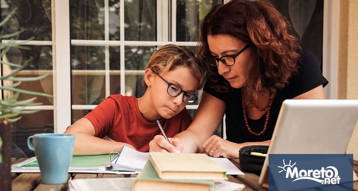 Изплащането на втората половина от отпуснатите еднократни помощи за ученици