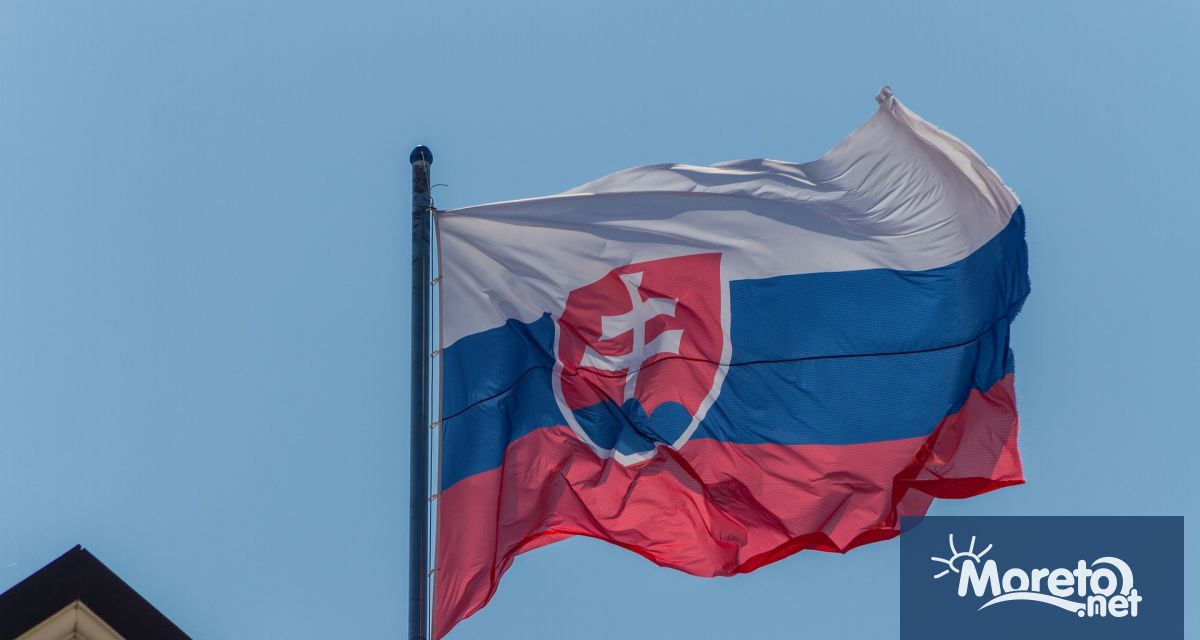 Премиерът на Словакия Едуард Хегер подаде оставка Той заяви че