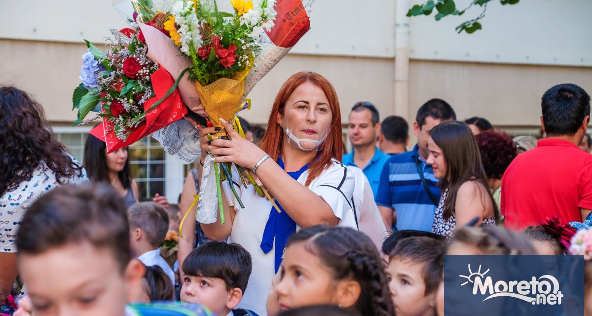 Заради пандемията се обмисля новата учебна година да започне с