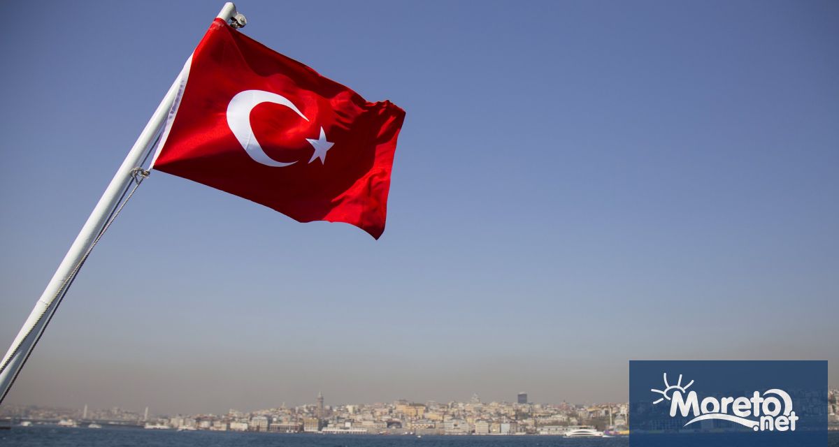 Деветдесет и девет нелегални мигранти са били заловени от турските