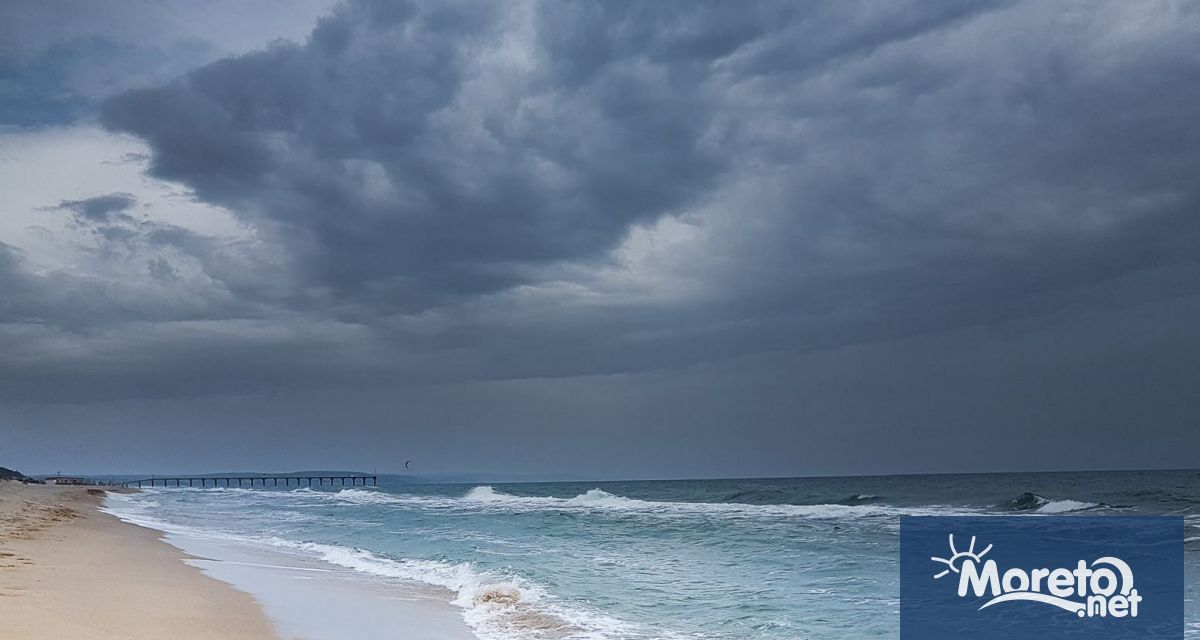 Тази нощ в по голямата част от страната валежите временно ще