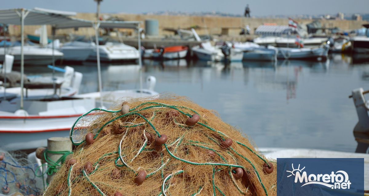 Риболовен кораб от Созопол изкара в мрежите си военен снаряд