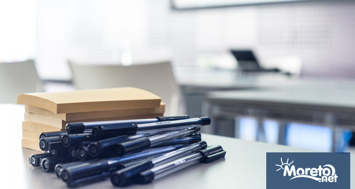 През учебната 2023 2024 над 156 хил ученици се обучават в