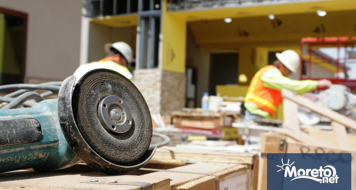 Общият брой на заетите лица в област Варна през третото