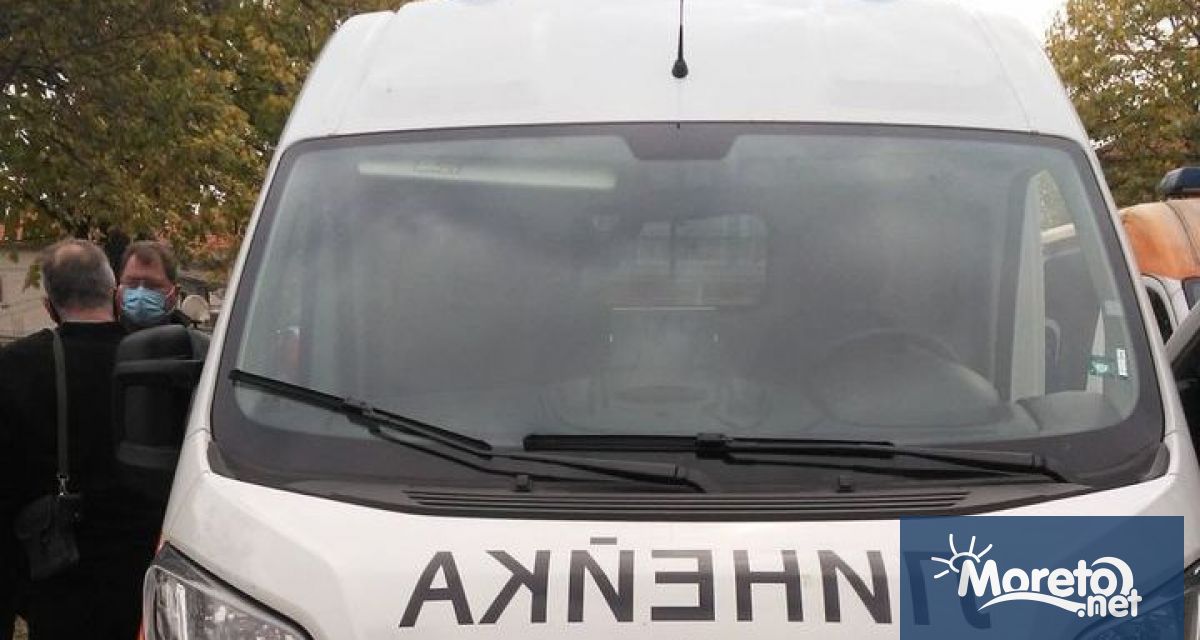 В Бургаско заловиха група нелегални мигранти превозвани в линейка Задържани